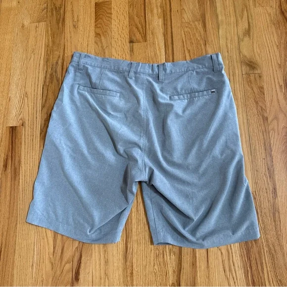 Travis Mathew Shorts Men 36 Grey Golf Casual Performance Stretch - Picture 5 of 6